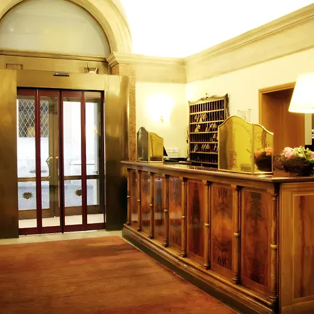Santa Chiara فندق 3*