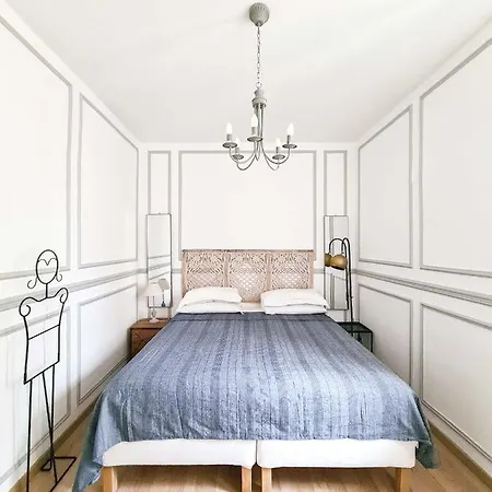 Via Vittoria Quattro Apartment Rome