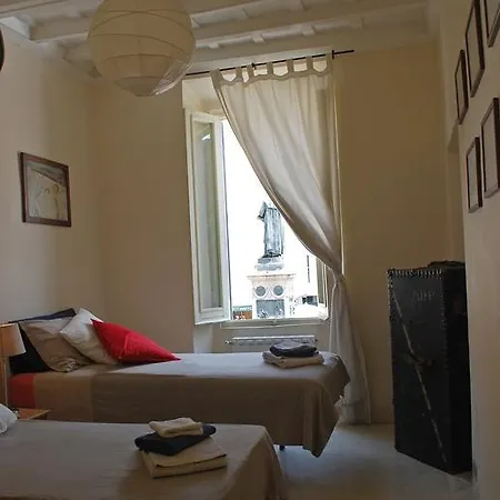 Piazza Farnese Apartment