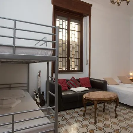 Alojamento de Acomodação e Pequeno-almoço Residenza Ave 4*