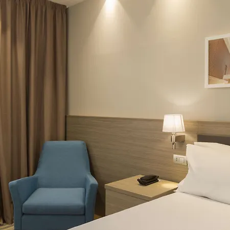 Hampton By Hilton East Hotel
