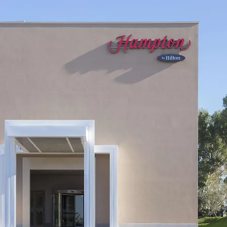Hotel Hampton By Hilton East