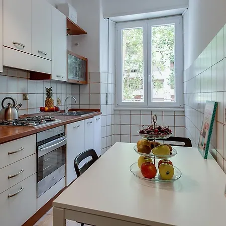 Apartment Romefinestay Mirabello