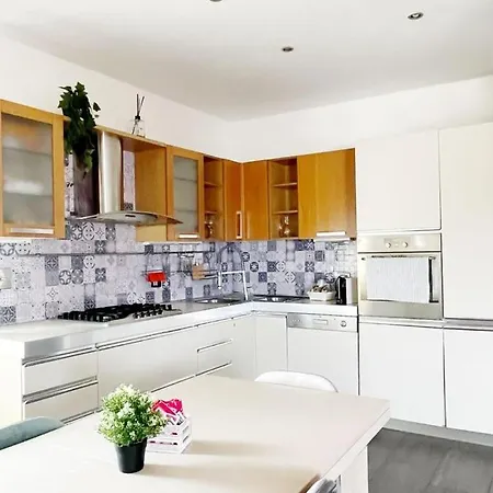 Apartment Dea Flora Rome