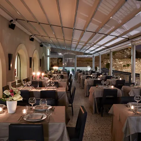 Ξενοδοχείο The Building 4*