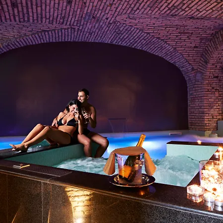 Ξενοδοχείο The Building 4*