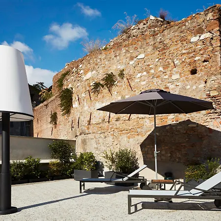Ξενοδοχείο The Building 4*