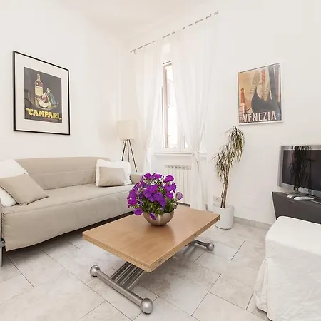 Foscolo Al 24 * Rome