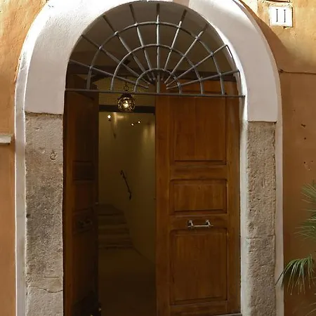 Vicolo Del Lupo Bed & Breakfast 3*