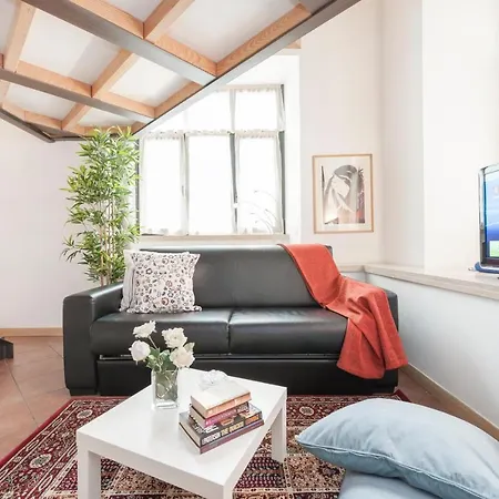 Inviting 3-bed In 4mins To Colosseo Appartement