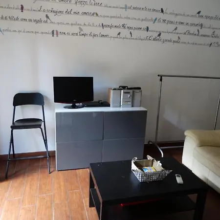 A Casa Di Delia - Stazione Fidene Homestay Rome