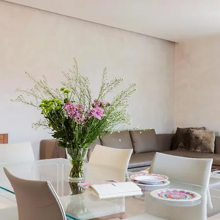 Exclusive Rooftop-designd Apartment *