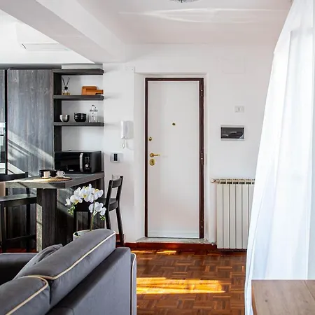 Luxury Floor In Trastevere Apartment Rome
