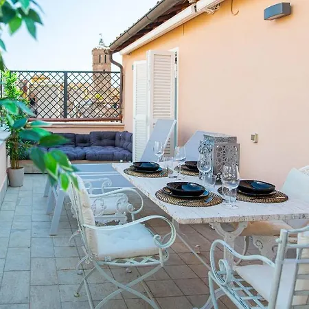 Luxury Floor In Trastevere Apartment Rome