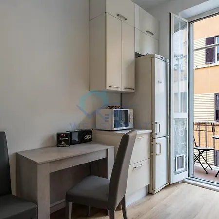 Refined Cozy Nest In Vatican Apartment *