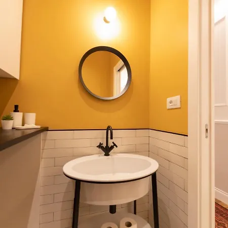 The Rent - Colorful One-bedroom In San Giovanni District Apartment Rome