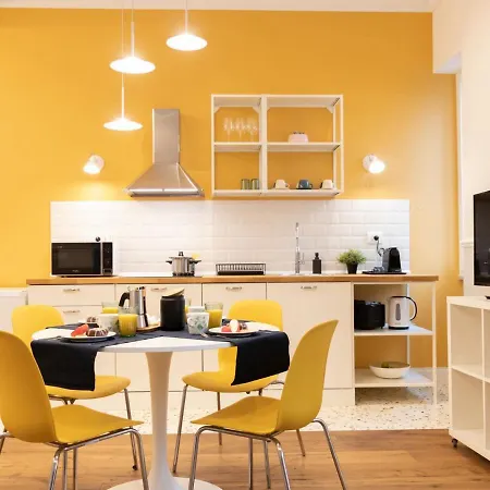 The Rent - Colorful One-bedroom In San Giovanni District
