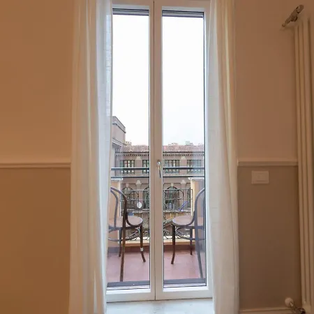 The Rent - Colorful One-bedroom In San Giovanni District Rome