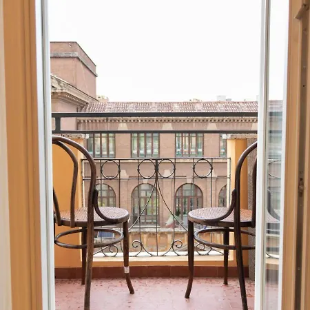The Rent - Colorful One-bedroom In San Giovanni District