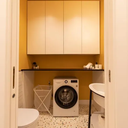 The Rent - Colorful One-bedroom In San Giovanni District *