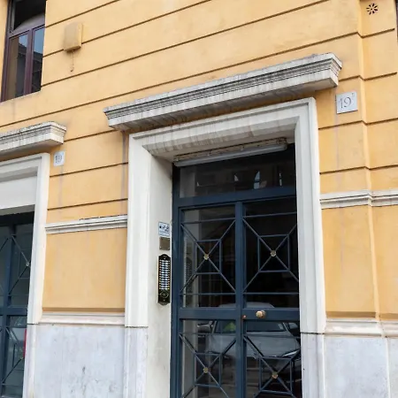 The Rent - Colorful One-bedroom In San Giovanni District Apartment