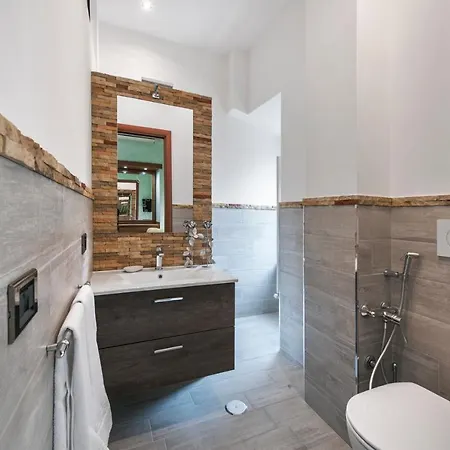 Charming With 3 Bedrooms *