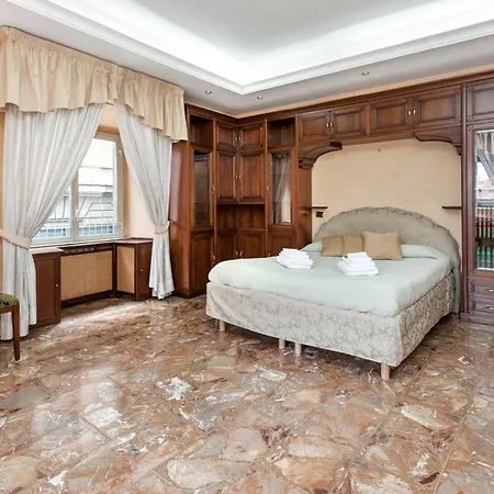 Charming With 3 Bedrooms *