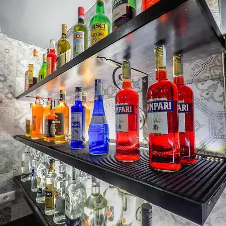 Alessandro Palace & Bar *