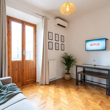 Colosseum House - Private Rooftop, Jacuzzi Hot Tub & View * Roma