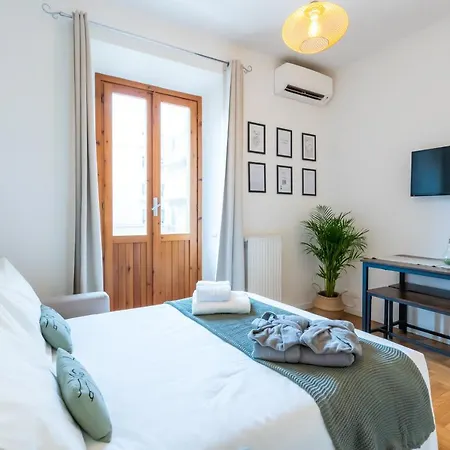Colosseum House - Private Rooftop, Jacuzzi Hot Tub & View * Roma