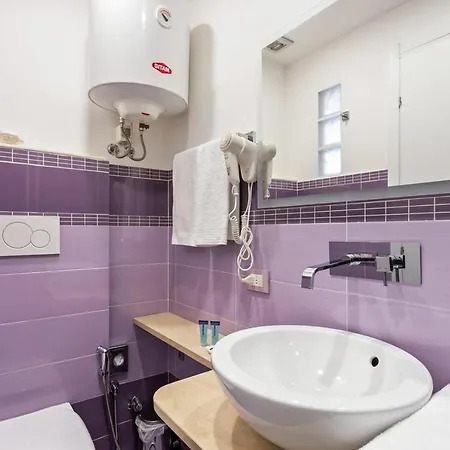 Capsule hotel Pretty In Vatican Center *