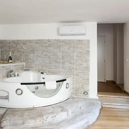 Lux Me - Jacuzzi & Suites Trastevere Roma