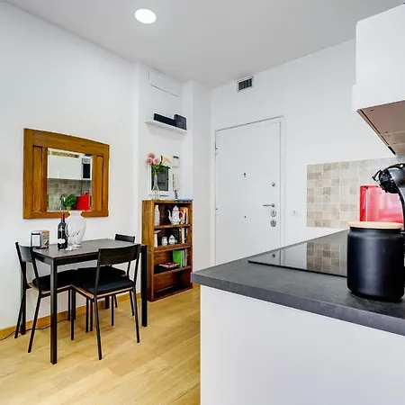 Lovely In The Center Of Rome, Fabrizia. Apartment *