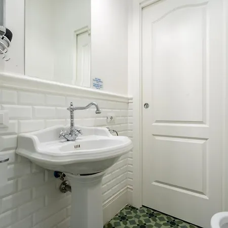 Capital Bed & Breakfast 4*
