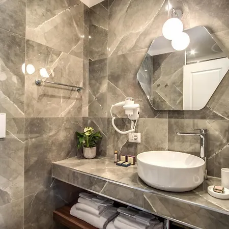 Tree Charme Augusto Luxury רומא