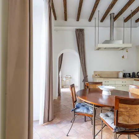 Apartment Pantheon House By Varental