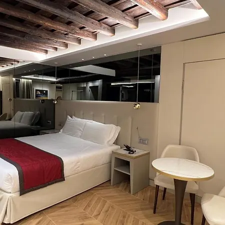 Harry's Bar Trevi & Restaurant Hotel