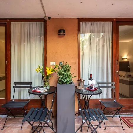 Tritone House Affittacamere 4*