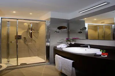 فندق روم آرت 4*