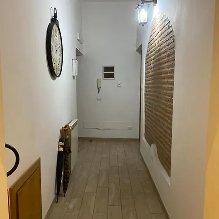 Il Vicolo Di Trastevere Rome