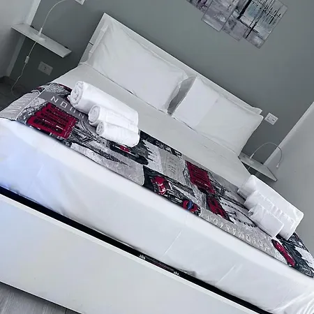 One Hundred Řím