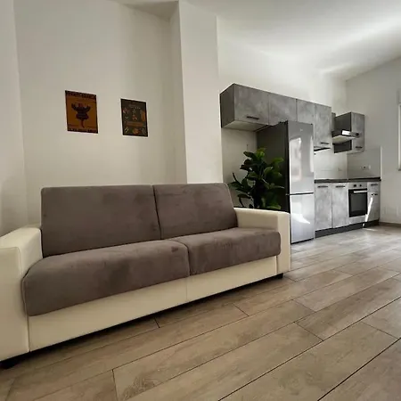 Holiday home Cozy House With Garden In Centocelle Metro C *