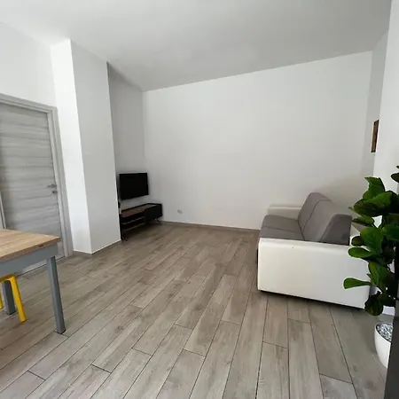 Holiday home Cozy House With Garden In Centocelle Metro C Rome