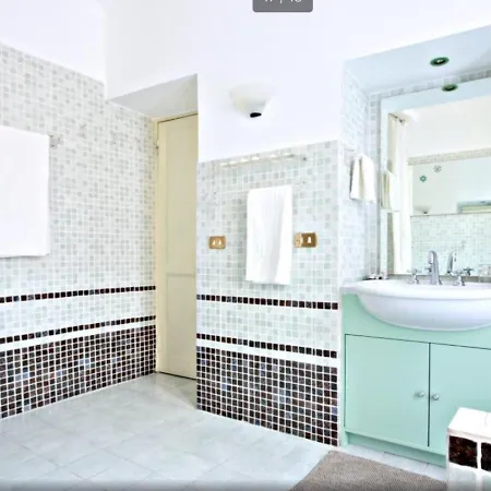 Fontana Di Trevi - Bastianelli Apartment Rome