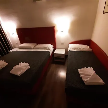 拉特拉尼dfm旅馆 2*