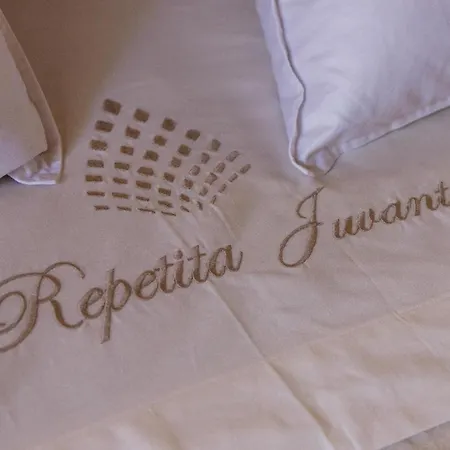 Repetita Juvant Bed and breakfast *