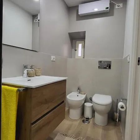 Apartment Casa Volsci, 2 2 Bagni, Centro Rome
