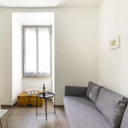 Hostly - Nicole Volturno- Full Center * Rome