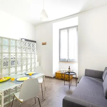 Hostly - Nicole Volturno- Full Center Apartment Rome
