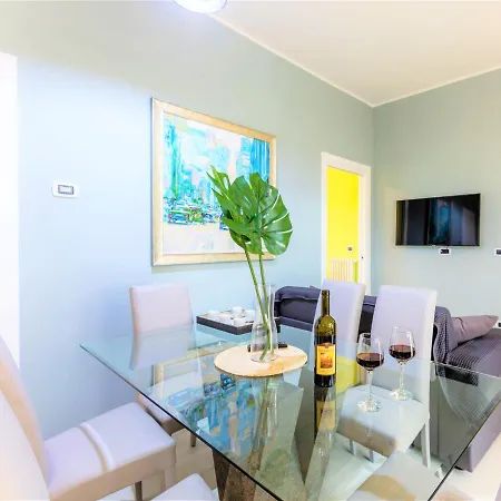 Hostly - Art & Color Midtown - 3br 2ba Apartment Rome